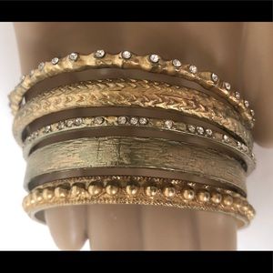 NWOT Chico’s Distressed Gold Tone Bangle Bracelet